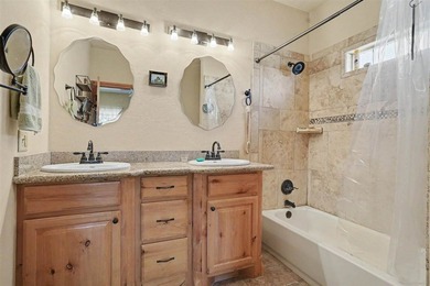 Beautiful home in Medicine Park's Granite Ridge Addition. This 3 - photo 21