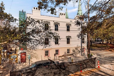 Overlooking Taylor Square, 127 East Gordon Street presents a - photo 22
