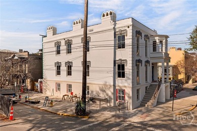 Overlooking Taylor Square, 127 East Gordon Street presents a - photo 23