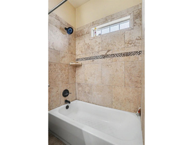 Beautiful home in Medicine Park's Granite Ridge Addition. This 3 - photo 23