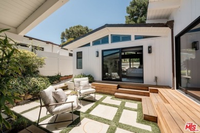 Nestled in the heart of Malibu, this architectural post-and-beam - photo 24