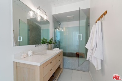 Nestled in the heart of Malibu, this architectural post-and-beam - photo 25