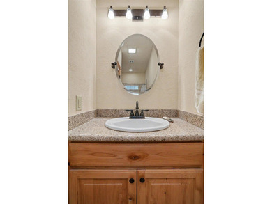 Beautiful home in Medicine Park's Granite Ridge Addition. This 3 - photo 25