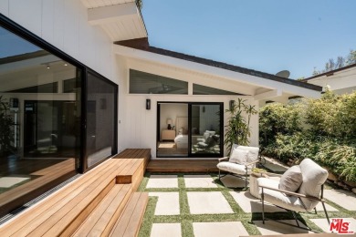 Nestled in the heart of Malibu, this architectural post-and-beam - photo 27