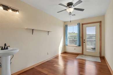Beautiful home in Medicine Park's Granite Ridge Addition. This 3 - photo 31