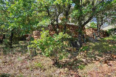 Beautiful home in Medicine Park's Granite Ridge Addition. This 3 - photo 44