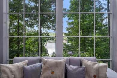 The most private home in beautiful Silverock Cove where luxury - photo 13