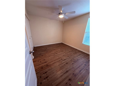 Spacious and versatile 3-bedroom, 3-bath condo-style home - photo 17