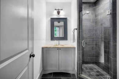 The most private home in beautiful Silverock Cove where luxury - photo 23