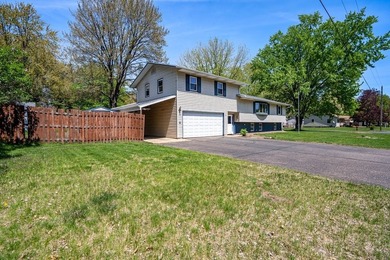 This spacious multi-level home in Eau Claire is full of - photo 24