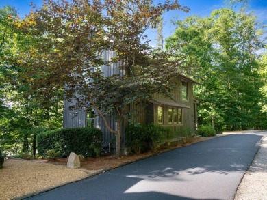The most private home in beautiful Silverock Cove where luxury - photo 31