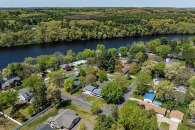 This spacious multi-level home in Eau Claire is full of - photo 32