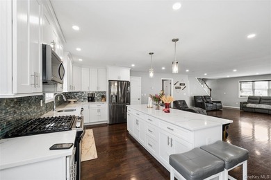 This NEW CONSTRUCTION waterfront Colonial offers modern luxury - photo 7