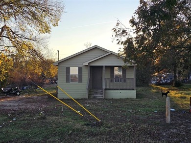 Richland Chambers Lake Home For Sale in Goodlow Texas