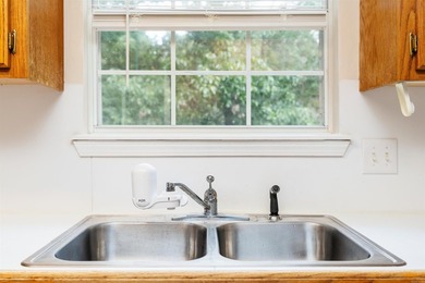 Don't miss out on this beautiful 3-bedroom, 2-bath home - photo 11
