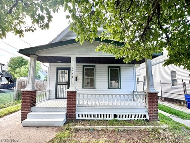 An absolutely stunning find just minutes away from Downtown - photo 2
