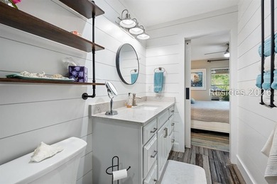 Beautiful and completely renovated, this stylish 1-bedroom villa - photo 15