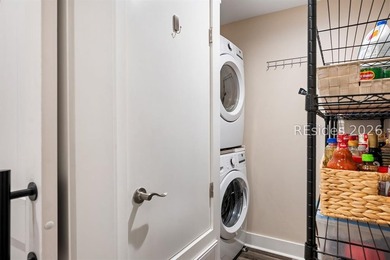 Beautiful and completely renovated, this stylish 1-bedroom villa - photo 16
