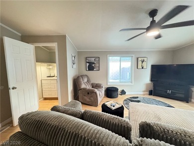 ***HEATED POOL & MOUNTAIN VIEWS! *** Experience the best of - photo 22