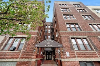 Lovely Top-Floor Apartment with New York City Views - photo 3