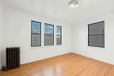 Lovely Top-Floor Apartment with New York City Views - photo 5