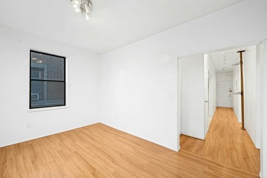 Lovely Top-Floor Apartment with New York City Views - photo 6