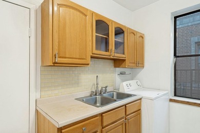 Lovely Top-Floor Apartment with New York City Views - photo 10