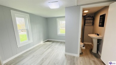 Charming and move-in ready, this 728 sq ft home is conveniently - photo 11