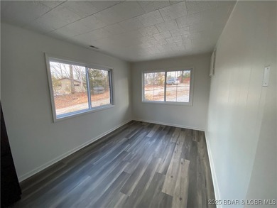 Great location for this adorable home. Home has 5 bedrooms and 5 - photo 13