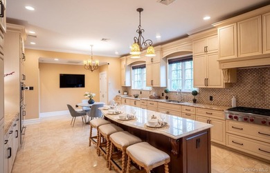 Gorgeous Colonial Style Home Nestled In A Secure And Exclusive - photo 13