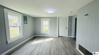 Charming and move-in ready, this 728 sq ft home is conveniently - photo 17