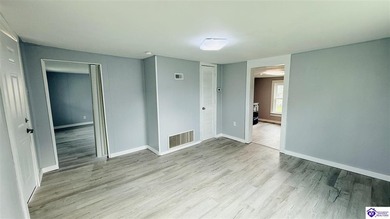 Charming and move-in ready, this 728 sq ft home is conveniently - photo 18
