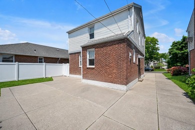 Lovingly Maintained Detached Colonial Nestled on a Beautiful - photo 19