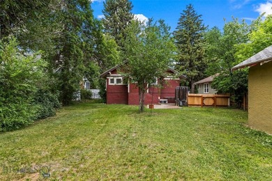 Step into the timeless charm of this beautifully preserved 1920 - photo 2