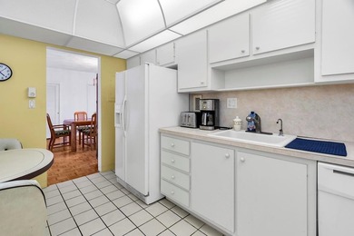EASY TO SHOW WITH COURTESY NOTICE. BRIGHT AND SPACIOUS 2 BEDROOM - photo 22