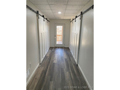 Great location for this adorable home. Home has 5 bedrooms and 5 - photo 23