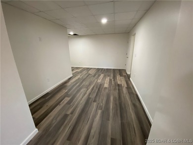 Great location for this adorable home. Home has 5 bedrooms and 5 - photo 27