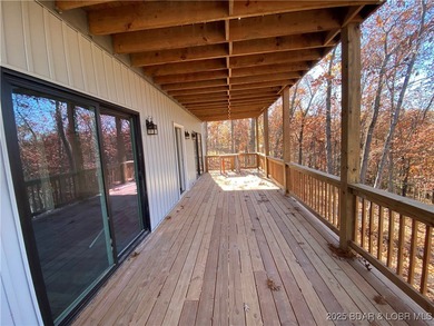 Great location for this adorable home. Home has 5 bedrooms and 5 - photo 28