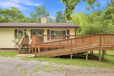 Escape to the peace and privacy of country living with this - photo 2