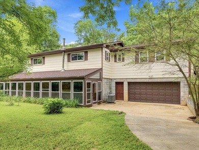 Escape to the peace and privacy of country living with this - photo 6