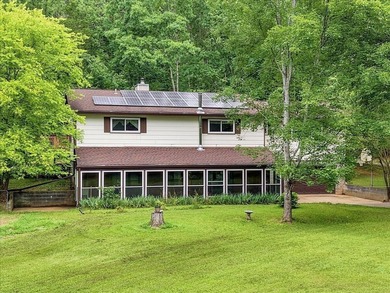 Escape to the peace and privacy of country living with this - photo 7