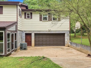 Escape to the peace and privacy of country living with this - photo 8
