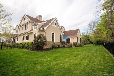 Gorgeous Colonial Style Home Nestled In A Secure And Exclusive - photo 45
