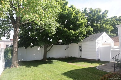 Come look at this incredibly maintained bungalow centrally - photo 2