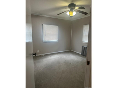 Come look at this incredibly maintained bungalow centrally - photo 8
