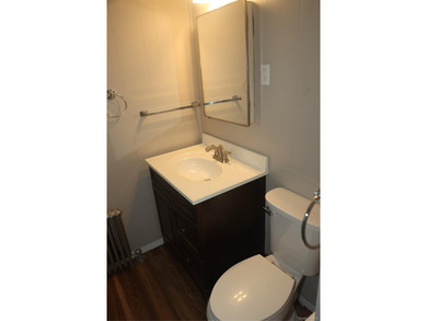 Come look at this incredibly maintained bungalow centrally - photo 10