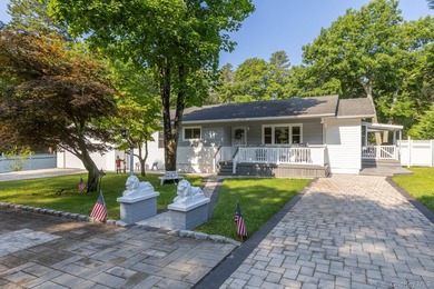 Welcome to 276 Parkway Drive in the Peconic River Park community - photo 2
