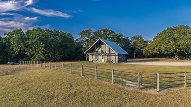 Discover the perfect blend of rustic charm and modern comfort - photo 13