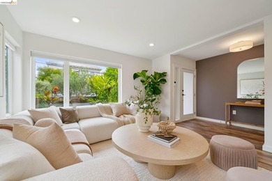 New Listing! Exceptional Glenview Traditional with a - photo 14