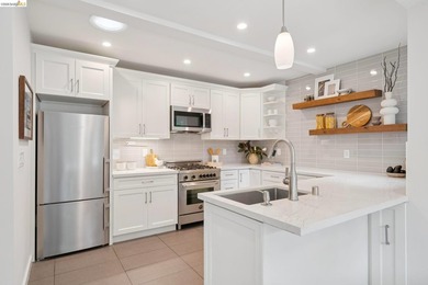 New Listing! Exceptional Glenview Traditional with a - photo 15